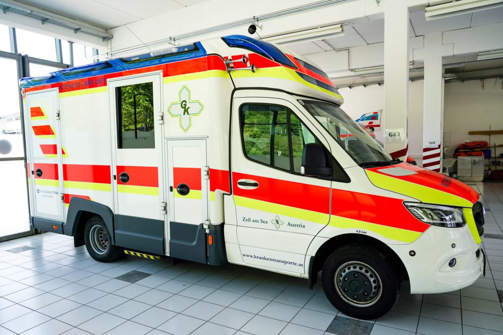 Intensivrettungsfahrzeug des Grünen Kreuzes in Zell am See mit modernster Technik.
